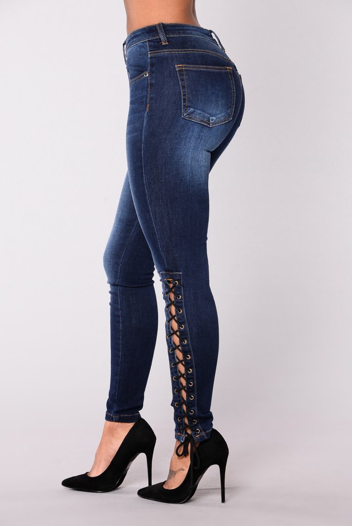 Women Skinny Station Feet Dark Jeans - Club Trendz 